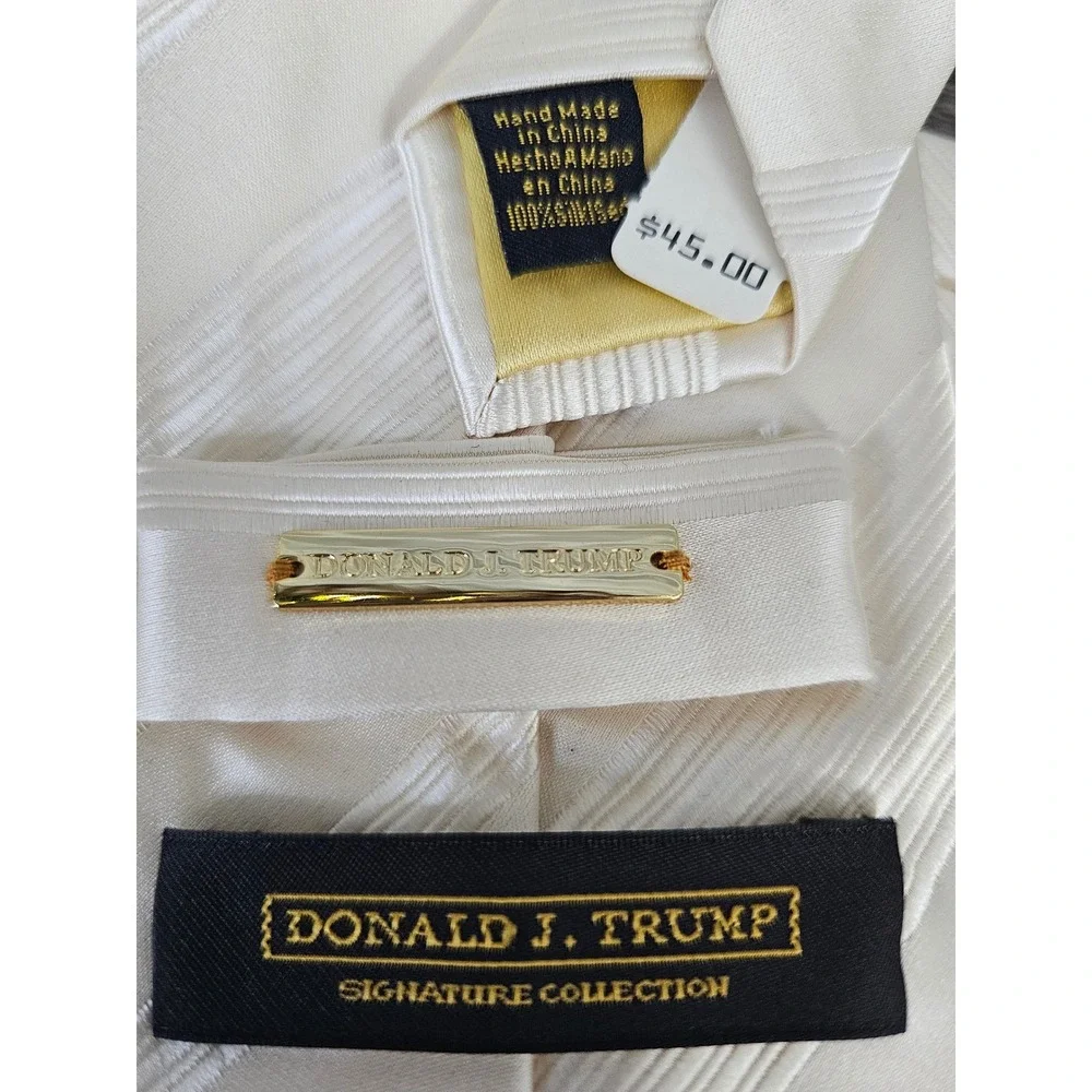 Donald J Trump Mens Cream Ivory Striped 100% Silk Necktie‎ Signature Collection